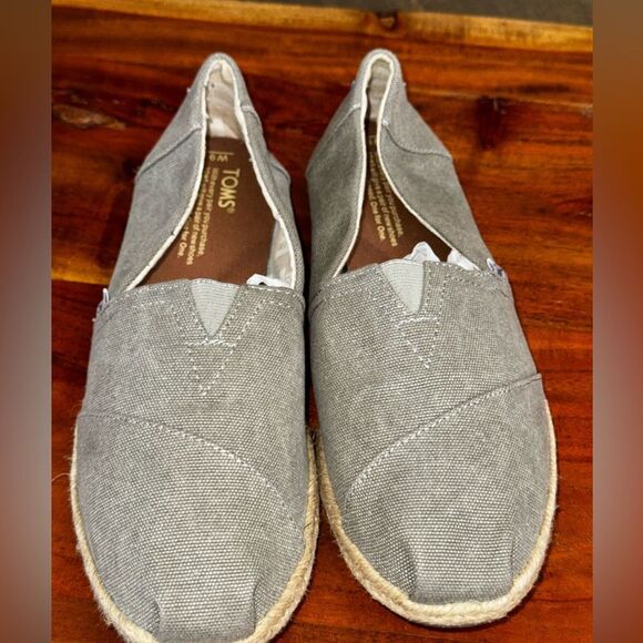 TOMS NOW THATS A WRAP  Gray Slip-On Shoes SZ 9 NWOT - Picture 1 of 5
